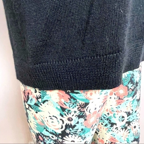 Tahari Black Tunic Sweater – Size Small, Ribbed Hem, Excellent Condition - Picture 4 of 11